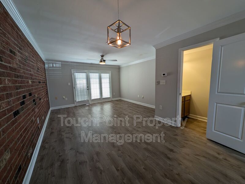 Cozy condo located in the Williamsburg on Commonwealth community minutes from Plaza Midwood! property image