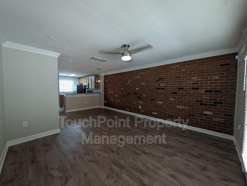 Cozy condo located in the Williamsburg on Commonwealth community minutes from Plaza Midwood! property image