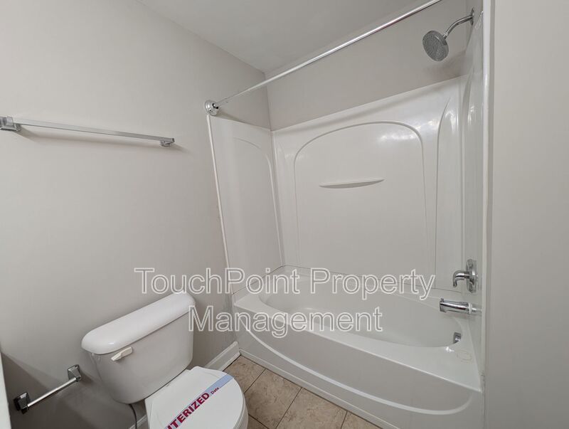 Cozy condo located in the Williamsburg on Commonwealth community minutes from Plaza Midwood! property image
