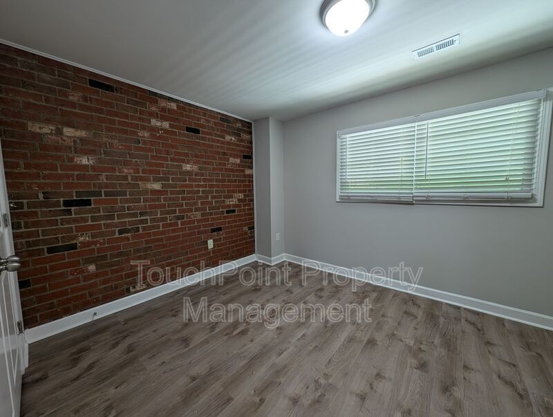 Cozy condo located in the Williamsburg on Commonwealth community minutes from Plaza Midwood! property image