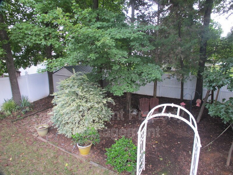 Cozy home located in the Hidden Creek Community! property image