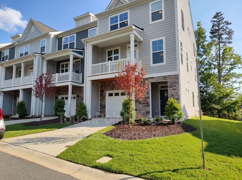 Beautiful 3 story Townhome located in the Glenmere Community! property image