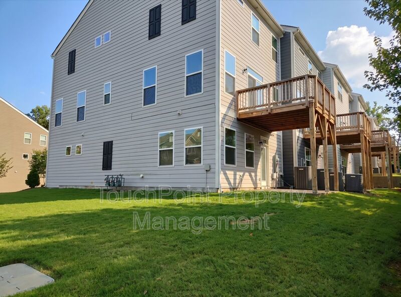 Beautiful 3 story Townhome located in the Glenmere Community! property image