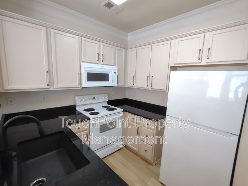 Beautiful, 2 Story Townhouse located in the Eastfield Village! property image