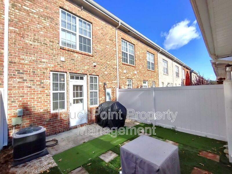 Beautiful, 2 Story Townhouse located in the Eastfield Village! property image