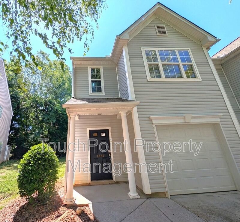 Charming, 2 Story End Unit Townhouse located in the Glenlea Park Community! property image