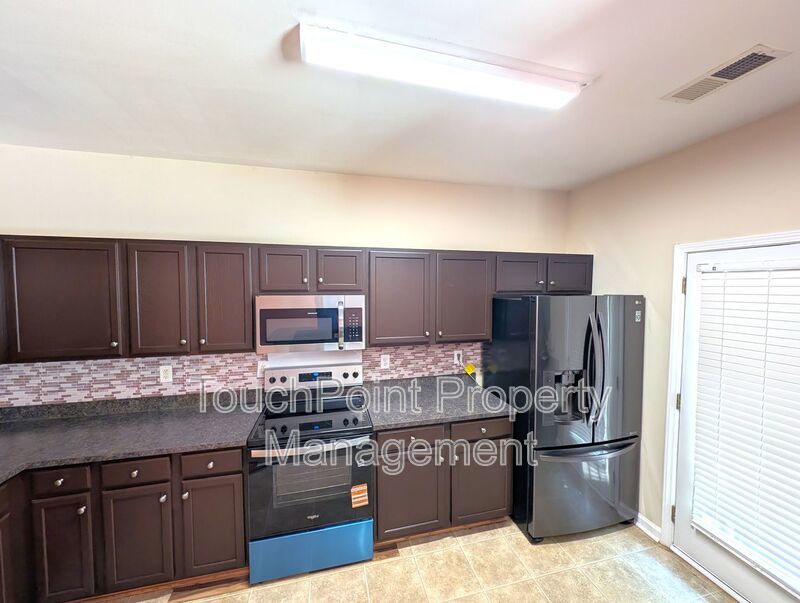 Charming, 2 Story End Unit Townhouse located in the Glenlea Park Community! property image