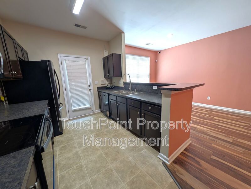 Charming, 2 Story End Unit Townhouse located in the Glenlea Park Community! property image