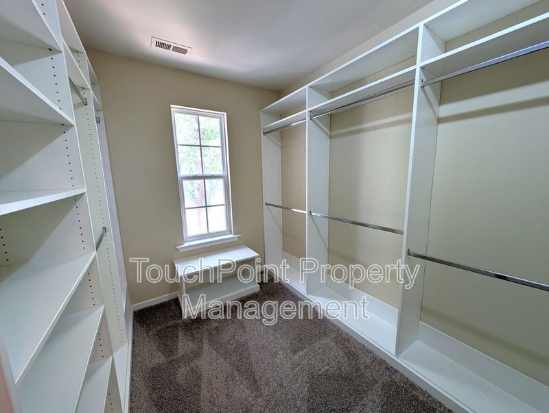 Charming, 2 Story End Unit Townhouse located in the Glenlea Park Community! property image