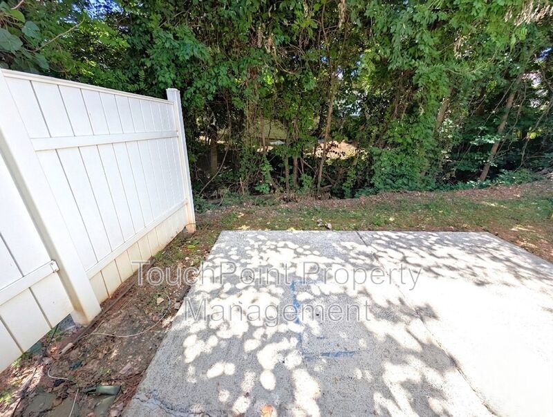 Charming, 2 Story End Unit Townhouse located in the Glenlea Park Community! property image