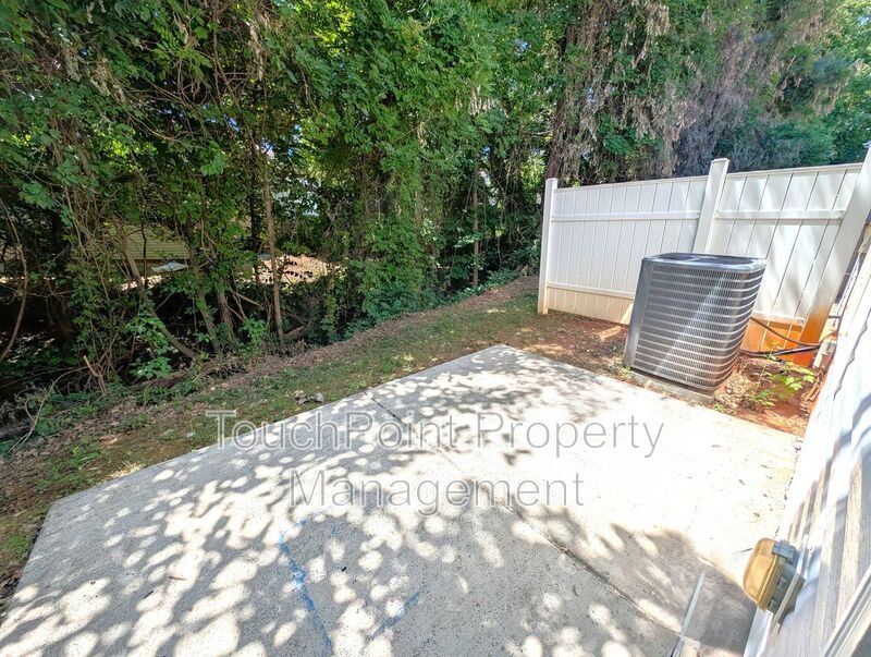 Charming, 2 Story End Unit Townhouse located in the Glenlea Park Community! property image