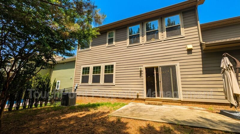 Beautiful 4BD 3.5BA Home located in the Millbridge Community! property image