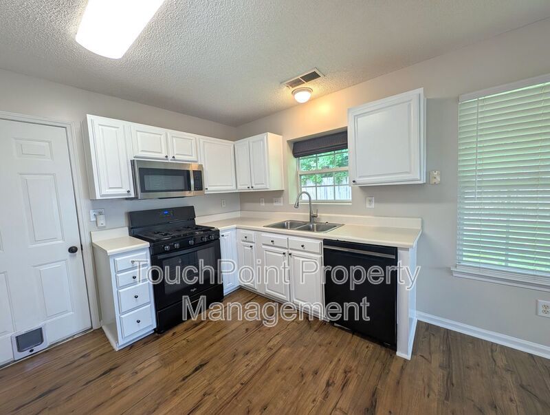 Beautiful, 2 Story home located in the Henderson Park Community in Huntersville NC! property image