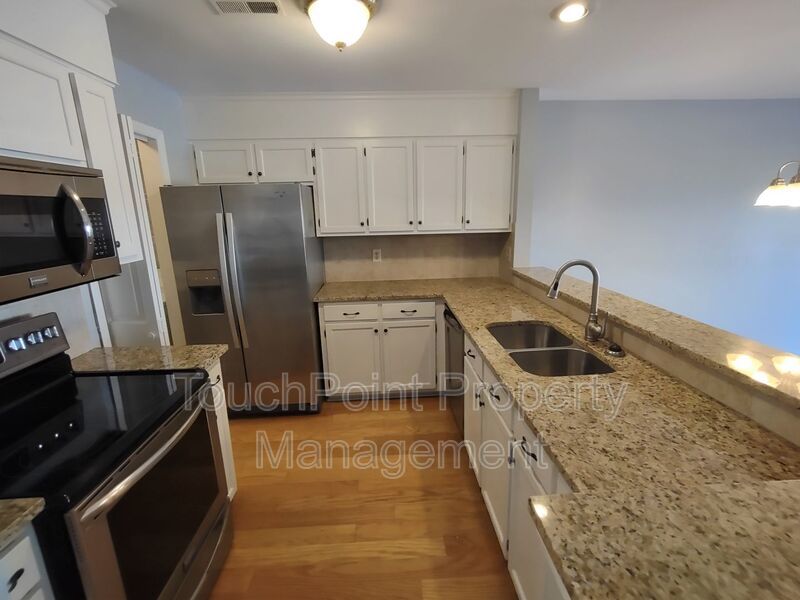 2BD/1BA Condo located in Lakeshore Village! property image