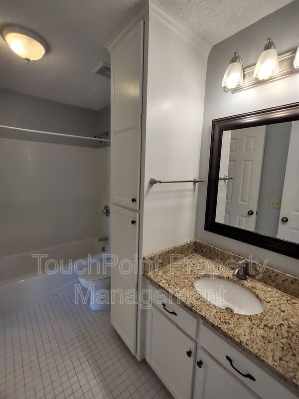 2BD/1BA Condo located in Lakeshore Village! property image
