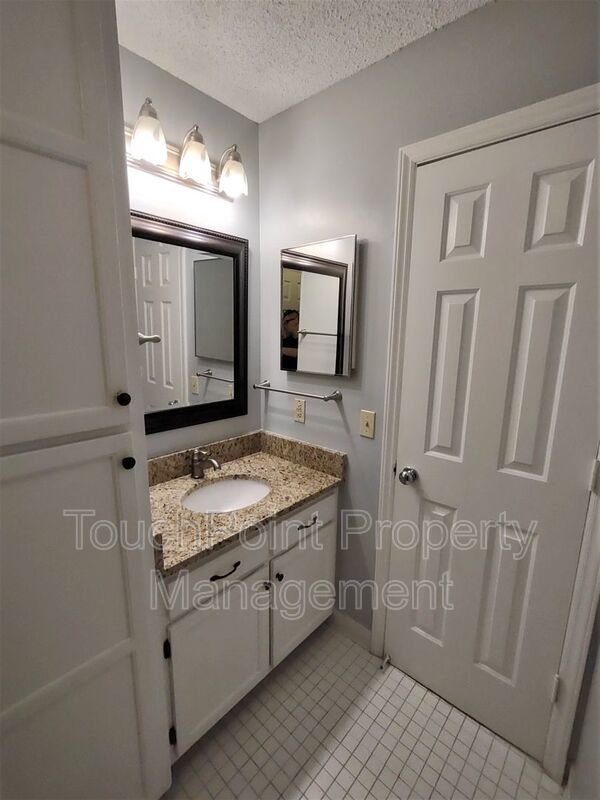 2BD/1BA Condo located in Lakeshore Village! property image