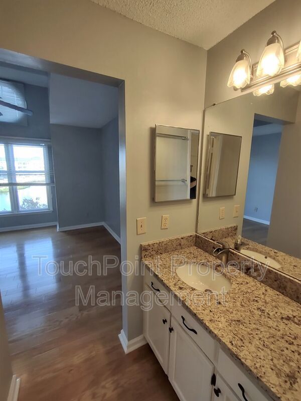 2BD/1BA Condo located in Lakeshore Village! property image