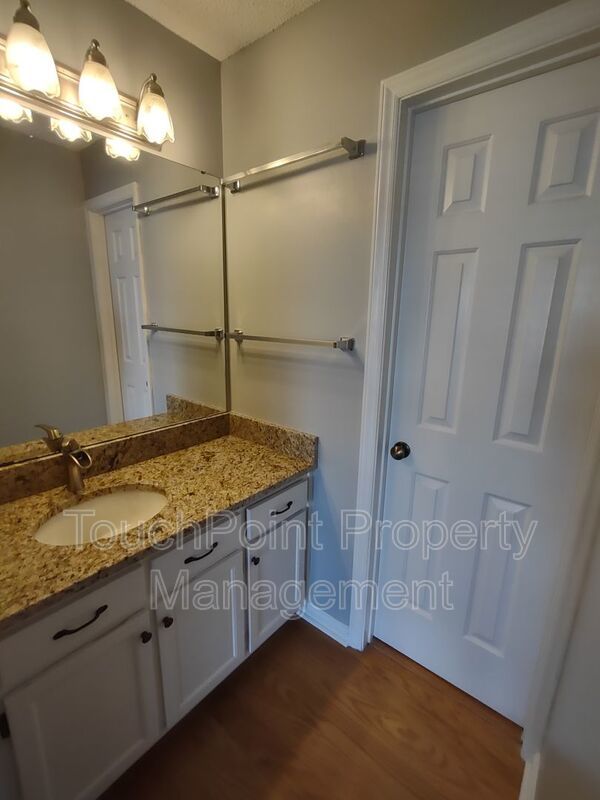 2BD/1BA Condo located in Lakeshore Village! property image