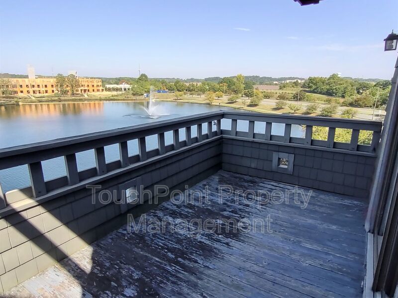 2BD/1BA Condo located in Lakeshore Village! property image