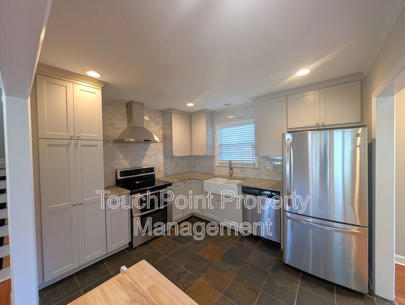 Charming split level home located in the Spring Valley Community in the South Park area of Charlotte! property image