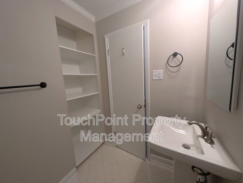Charming split level home located in the Spring Valley Community in the South Park area of Charlotte! property image