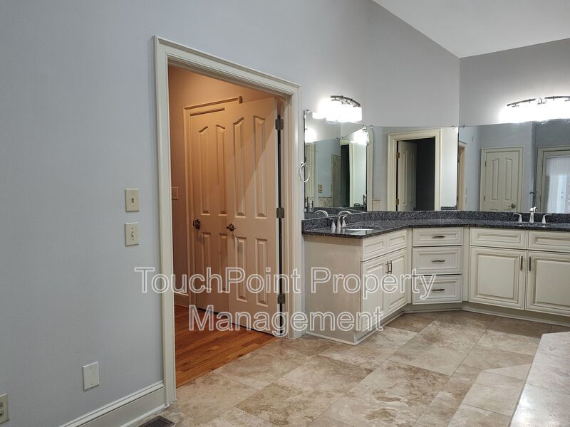 Stunning home located in the Popular Piper Glenn Community! property image