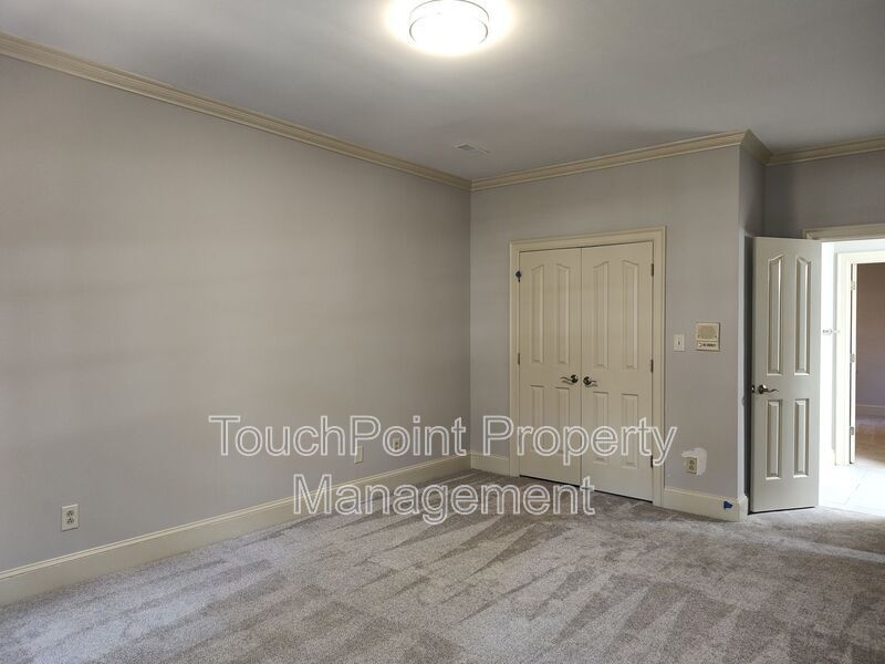 Stunning home located in the Popular Piper Glenn Community! property image