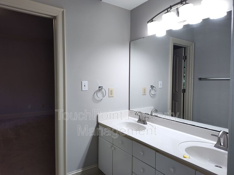Stunning home located in the Popular Piper Glenn Community! property image