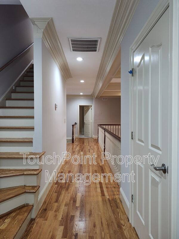 Stunning home located in the Popular Piper Glenn Community! property image