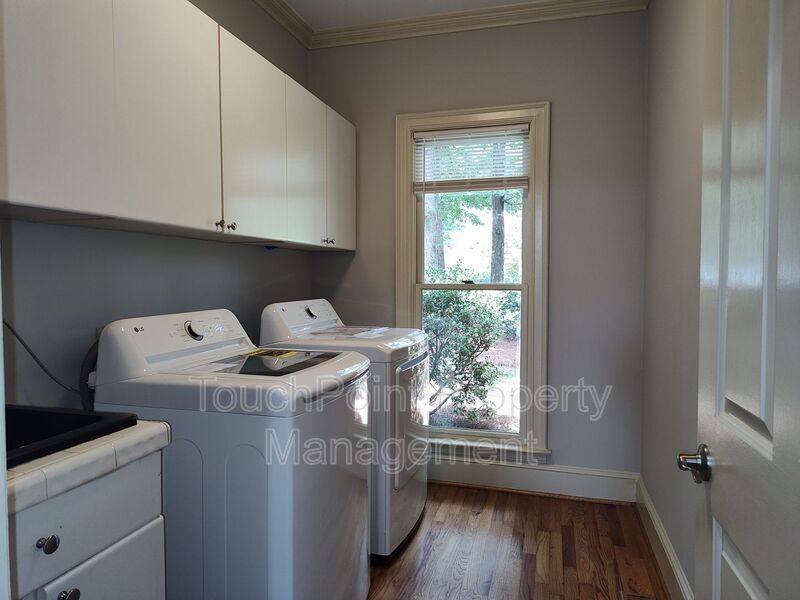 Stunning home located in the Popular Piper Glenn Community! property image