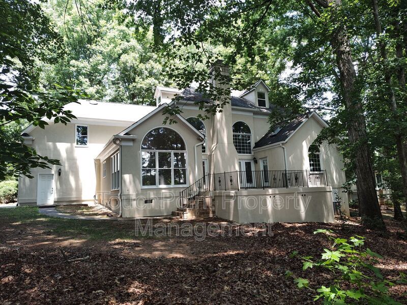 Stunning home located in the Popular Piper Glenn Community! property image