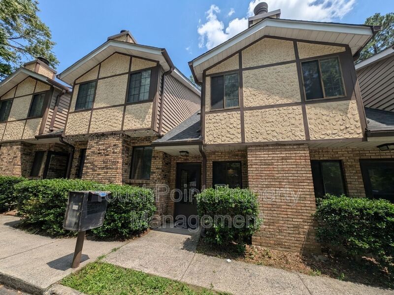 Charming  two story , 2 bedroom, 2.5 bath Condo located in the Stratfordshire Community ! property image
