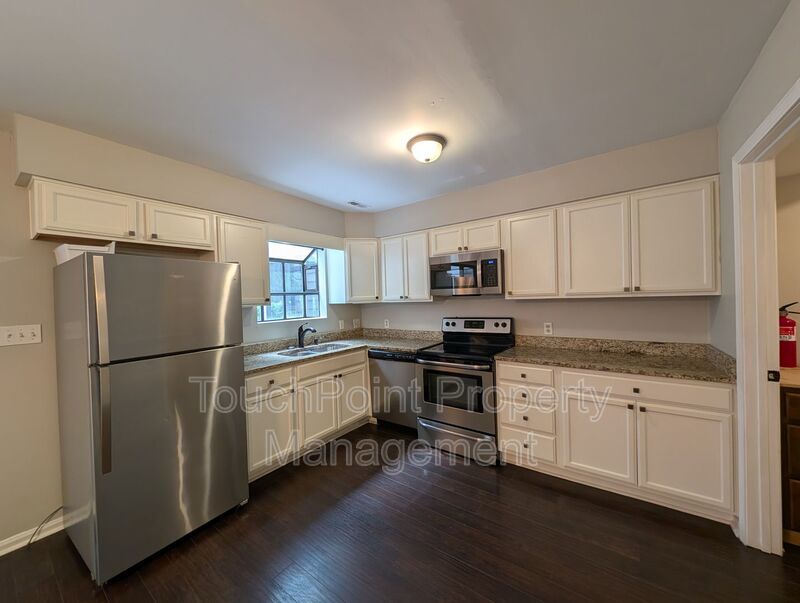 Charming  two story , 2 bedroom, 2.5 bath Condo located in the Stratfordshire Community ! property image