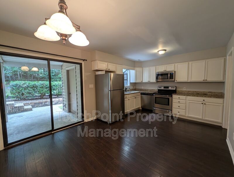Charming  two story , 2 bedroom, 2.5 bath Condo located in the Stratfordshire Community ! property image
