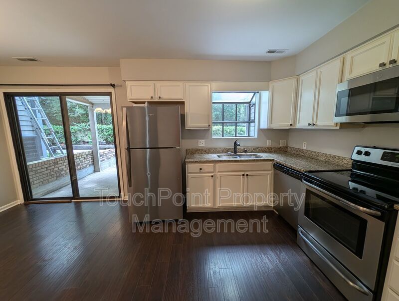 Charming  two story , 2 bedroom, 2.5 bath Condo located in the Stratfordshire Community ! property image
