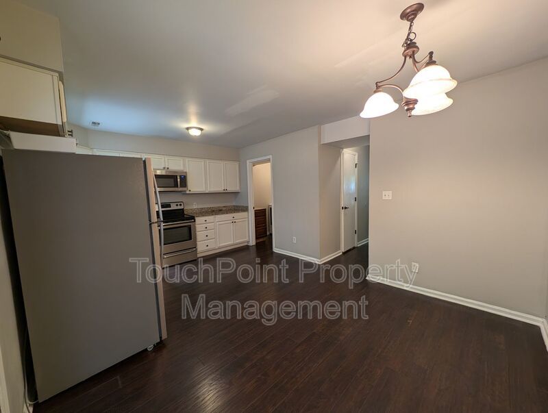 Charming  two story , 2 bedroom, 2.5 bath Condo located in the Stratfordshire Community ! property image