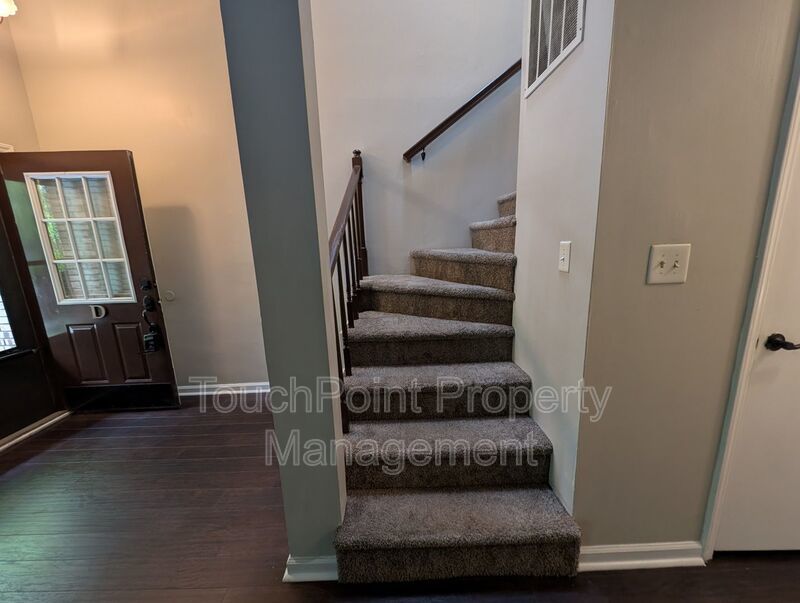 Charming  two story , 2 bedroom, 2.5 bath Condo located in the Stratfordshire Community ! property image