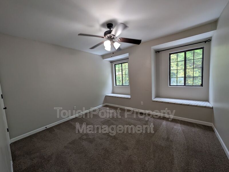 Charming  two story , 2 bedroom, 2.5 bath Condo located in the Stratfordshire Community ! property image