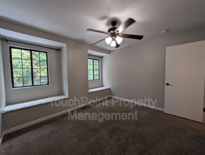 Charming  two story , 2 bedroom, 2.5 bath Condo located in the Stratfordshire Community ! property image