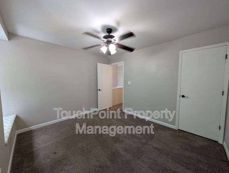Charming  two story , 2 bedroom, 2.5 bath Condo located in the Stratfordshire Community ! property image