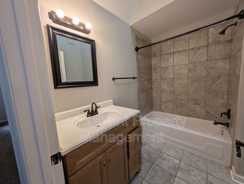 Charming  two story , 2 bedroom, 2.5 bath Condo located in the Stratfordshire Community ! property image
