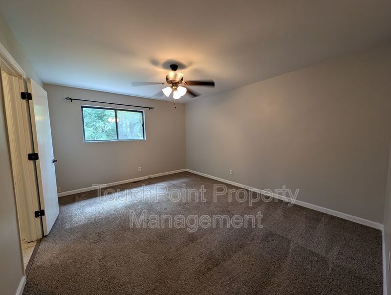 Charming  two story , 2 bedroom, 2.5 bath Condo located in the Stratfordshire Community ! property image