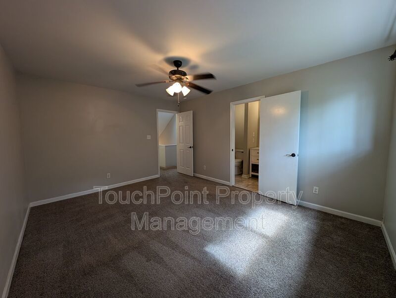 Charming  two story , 2 bedroom, 2.5 bath Condo located in the Stratfordshire Community ! property image