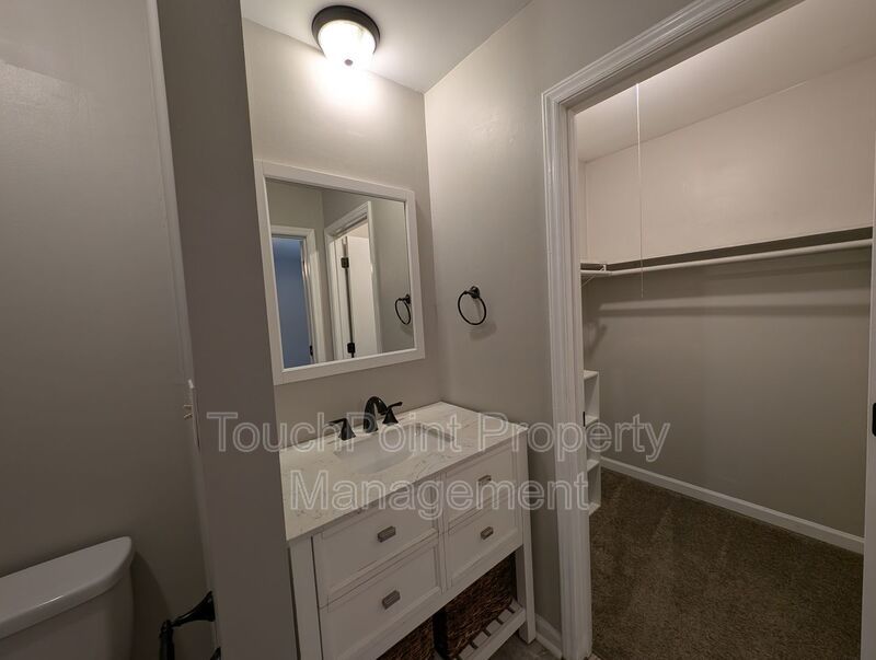 Charming  two story , 2 bedroom, 2.5 bath Condo located in the Stratfordshire Community ! property image