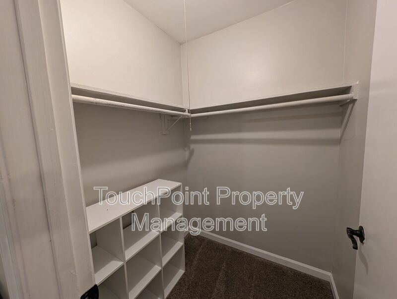 Charming  two story , 2 bedroom, 2.5 bath Condo located in the Stratfordshire Community ! property image