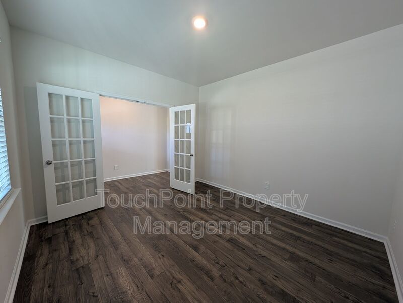 Spacious 2 story, 5 bedroom, 3 bath Home located in Secrest Commons Community! property image