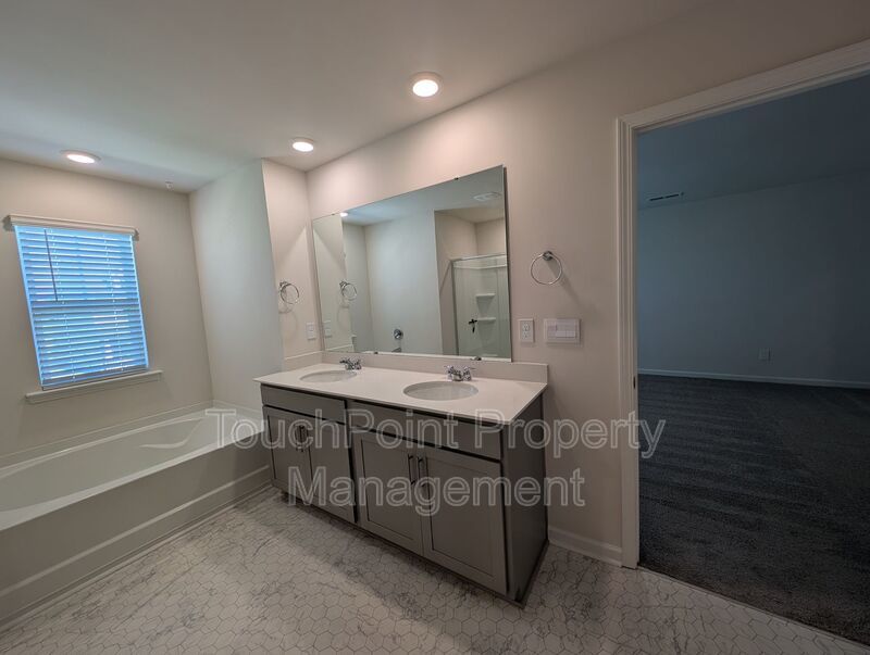 Spacious 2 story, 5 bedroom, 3 bath Home located in Secrest Commons Community! property image