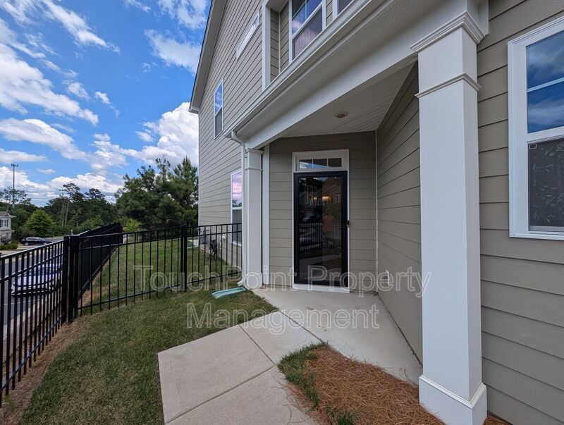 Modern Corner Lot Townhome located in the Ivy Ridge Community in South Carolina ! property image