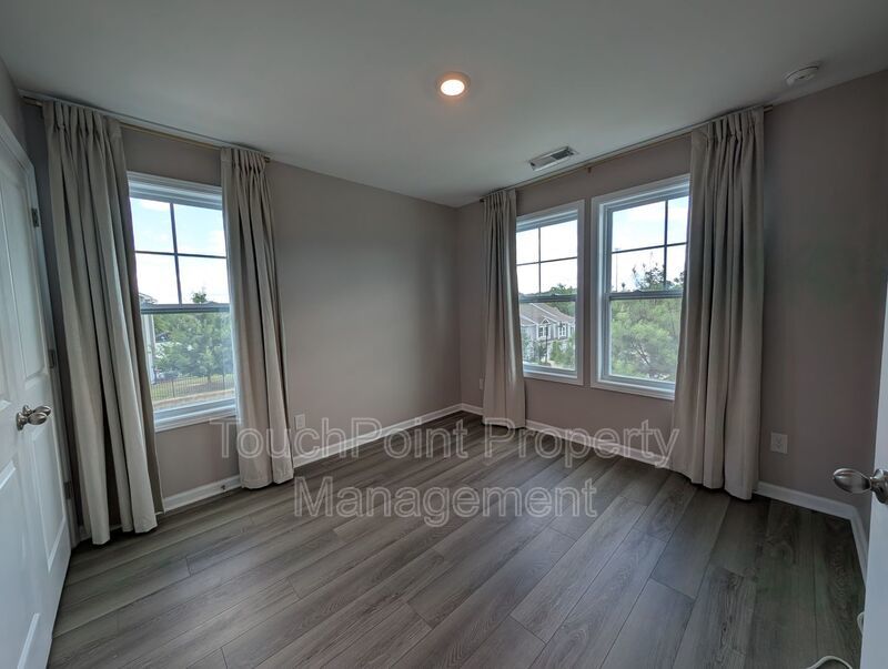 Modern Corner Lot Townhome located in the Ivy Ridge Community in South Carolina ! property image