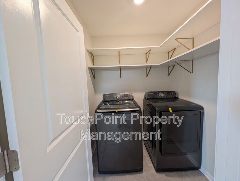 Modern Corner Lot Townhome located in the Ivy Ridge Community in South Carolina ! property image
